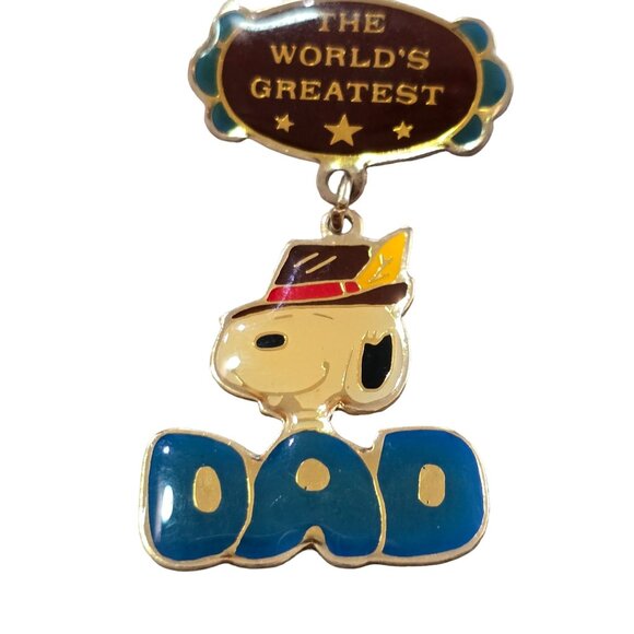 Vintage Snoopy peanuts Worlds Greatest Dad Pin with alittle yellowing fatherday - Picture 1 of 8